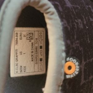 Bogs size 1 black and gray